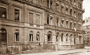 Zerstörte Häuser in der Adam-Karrillon-Straße nach dem Luftangriff von 9. März 1918